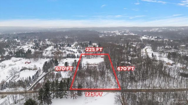 700 W Maple Road, Milford, MI 48381