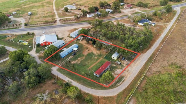 80 COUNTY ROAD 100, Floresville, TX 78114