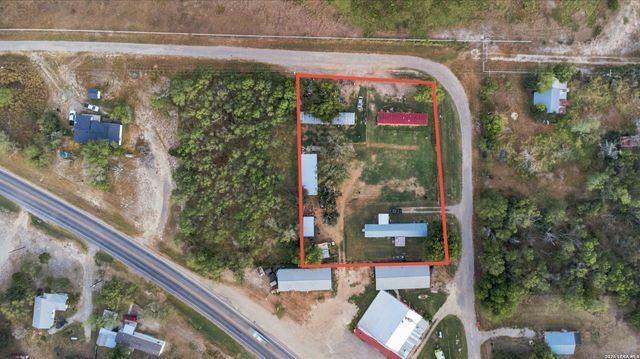 80 COUNTY ROAD 100, Floresville, TX 78114