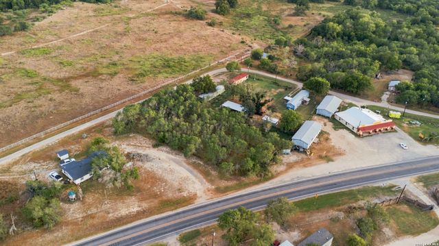 80 COUNTY ROAD 100, Floresville, TX 78114
