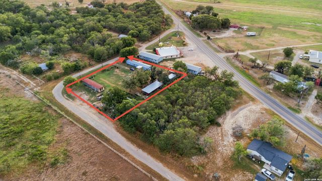 80 COUNTY ROAD 100, Floresville, TX 78114