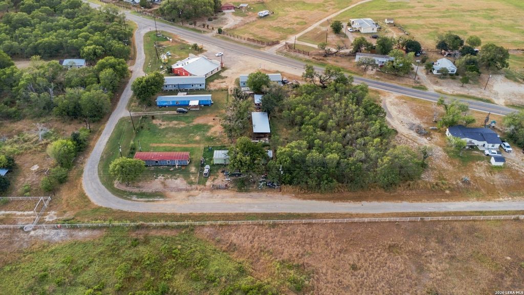 80 COUNTY ROAD 100, Floresville, TX 78114