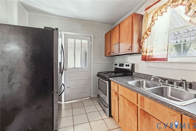 654 Confederate Ave, Petersburg, VA 23803