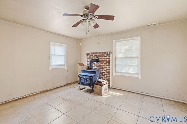 654 Confederate Ave, Petersburg, VA 23803