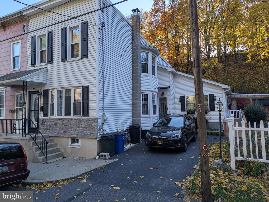 855 WATER ST, Pottsville, PA 17901