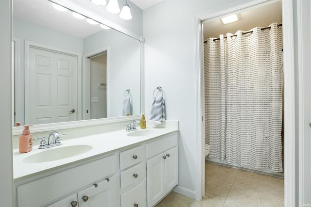 8160 Wyntree Villas Drive, Newburgh, IN 47630