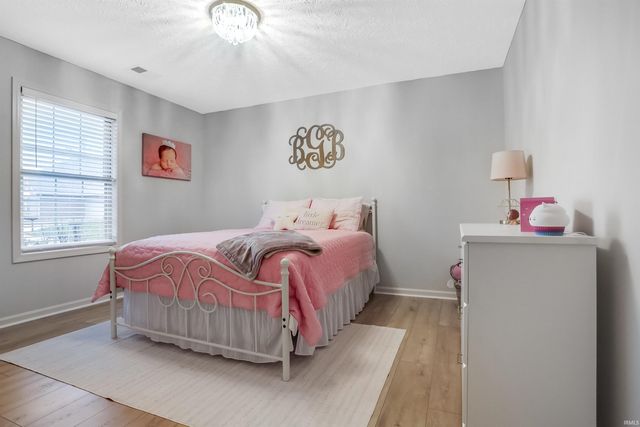 8160 Wyntree Villas Drive, Newburgh, IN 47630