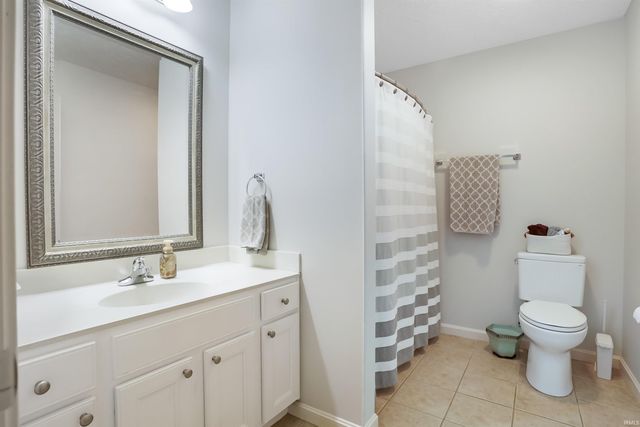 8160 Wyntree Villas Drive, Newburgh, IN 47630