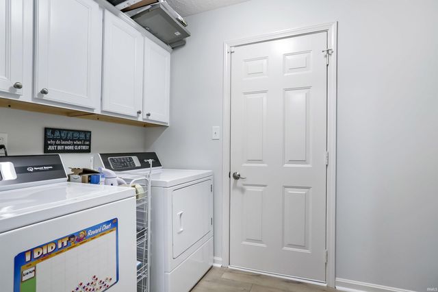 8160 Wyntree Villas Drive, Newburgh, IN 47630