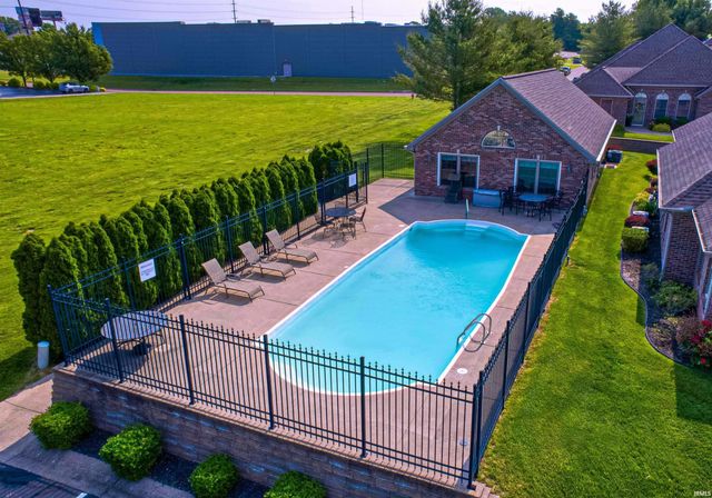 8160 Wyntree Villas Drive, Newburgh, IN 47630