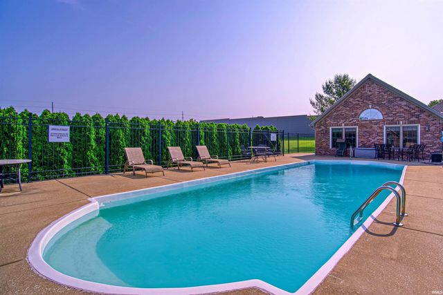 8160 Wyntree Villas Drive, Newburgh, IN 47630