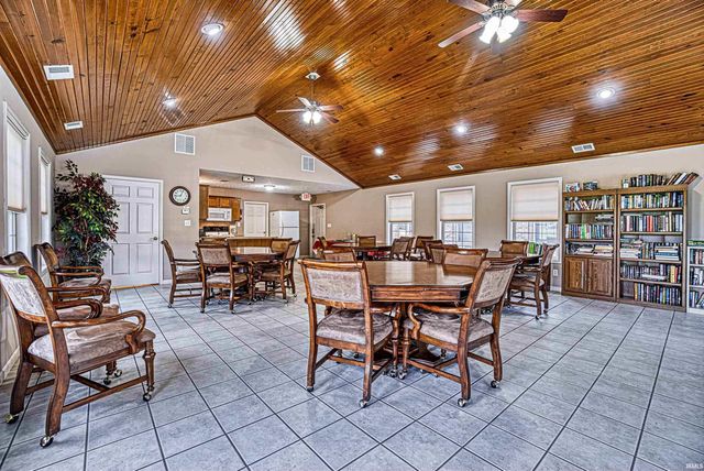 8160 Wyntree Villas Drive, Newburgh, IN 47630