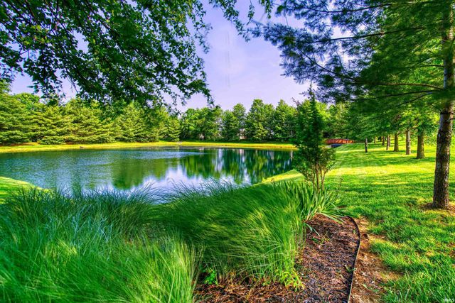 8160 Wyntree Villas Drive, Newburgh, IN 47630