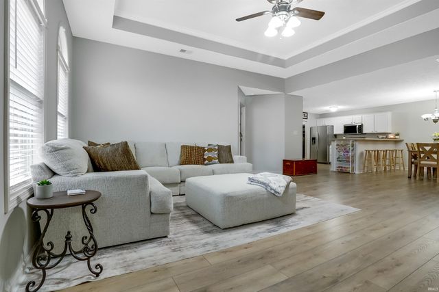 8160 Wyntree Villas Drive, Newburgh, IN 47630