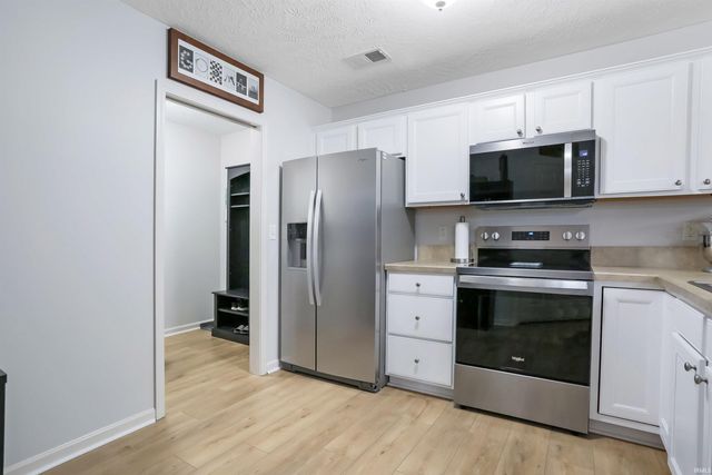 8160 Wyntree Villas Drive, Newburgh, IN 47630