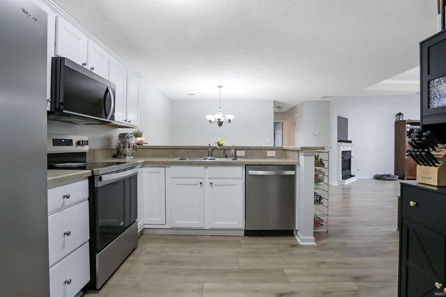 8160 Wyntree Villas Drive, Newburgh, IN 47630