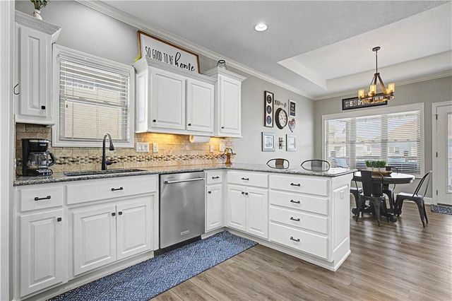 2315 NW Hedgewood Drive, Grain Valley, MO 64029