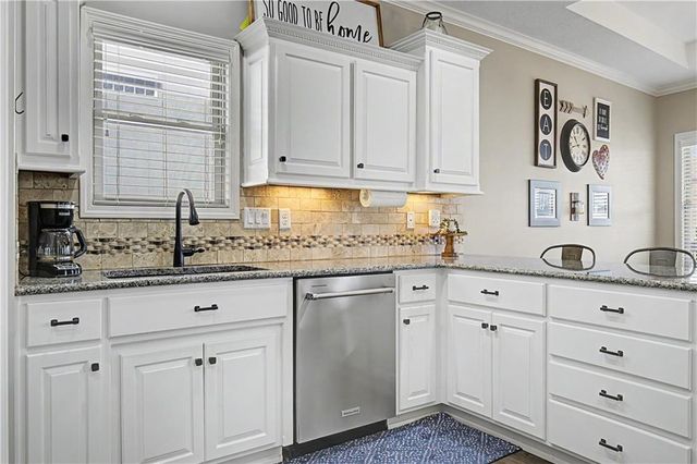 2315 NW Hedgewood Drive, Grain Valley, MO 64029