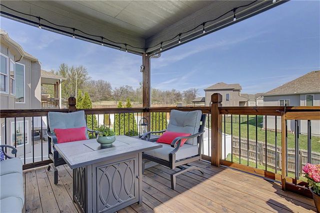 2315 NW Hedgewood Drive, Grain Valley, MO 64029