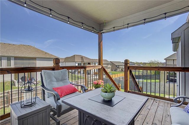 2315 NW Hedgewood Drive, Grain Valley, MO 64029