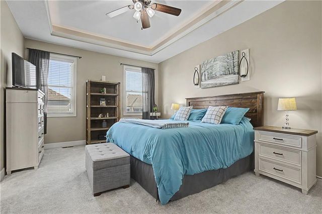 2315 NW Hedgewood Drive, Grain Valley, MO 64029