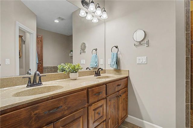 2315 NW Hedgewood Drive, Grain Valley, MO 64029