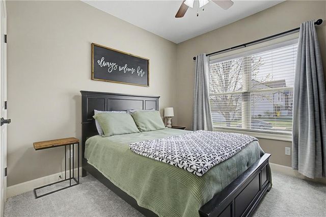 2315 NW Hedgewood Drive, Grain Valley, MO 64029