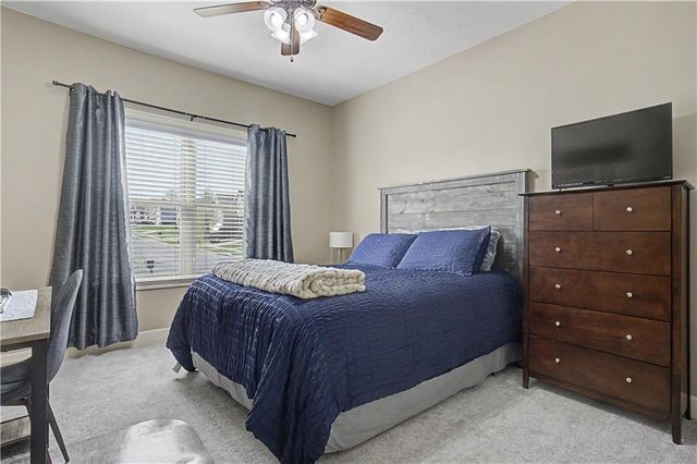 2315 NW Hedgewood Drive, Grain Valley, MO 64029