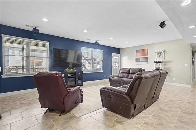 2315 NW Hedgewood Drive, Grain Valley, MO 64029