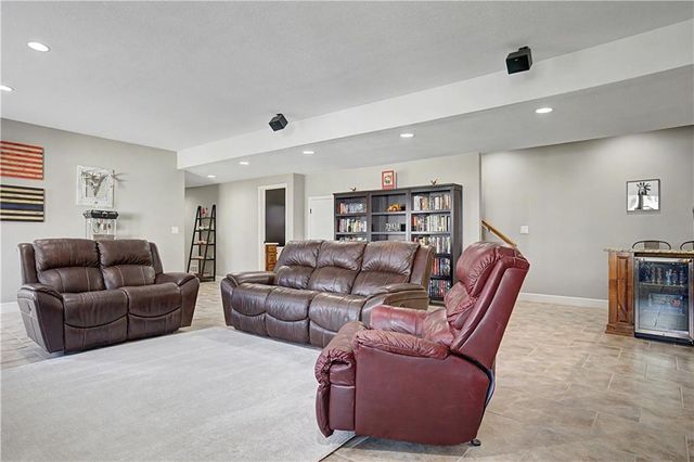 2315 NW Hedgewood Drive, Grain Valley, MO 64029
