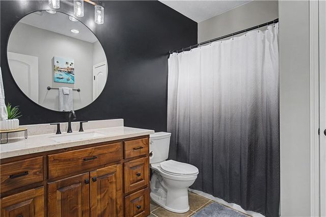 2315 NW Hedgewood Drive, Grain Valley, MO 64029
