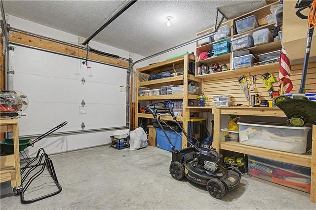 2315 NW Hedgewood Drive, Grain Valley, MO 64029
