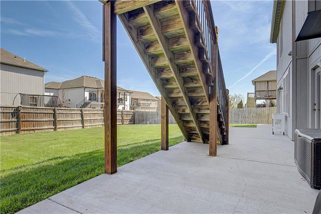 2315 NW Hedgewood Drive, Grain Valley, MO 64029
