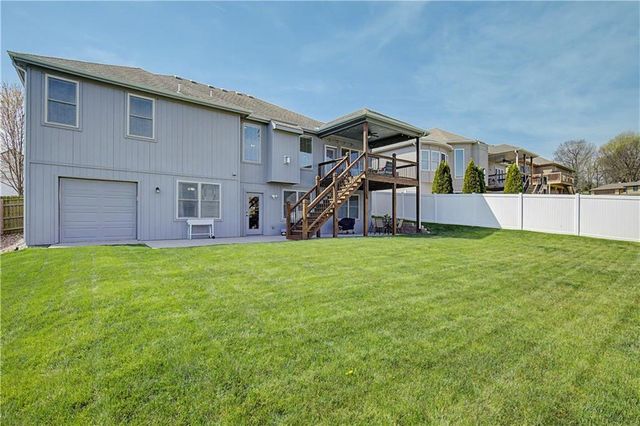 2315 NW Hedgewood Drive, Grain Valley, MO 64029