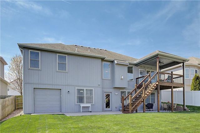 2315 NW Hedgewood Drive, Grain Valley, MO 64029