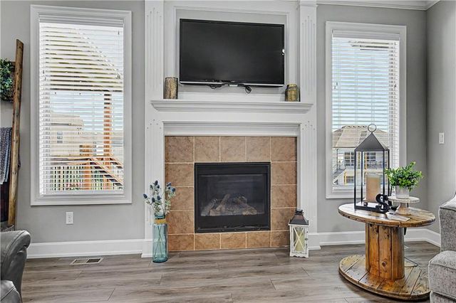2315 NW Hedgewood Drive, Grain Valley, MO 64029