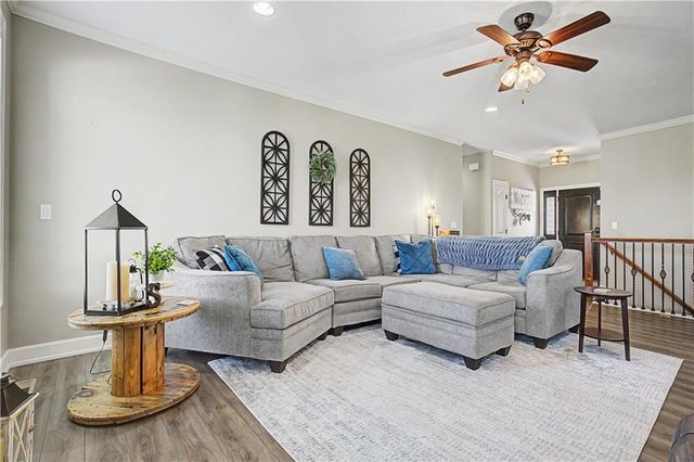 2315 NW Hedgewood Drive, Grain Valley, MO 64029