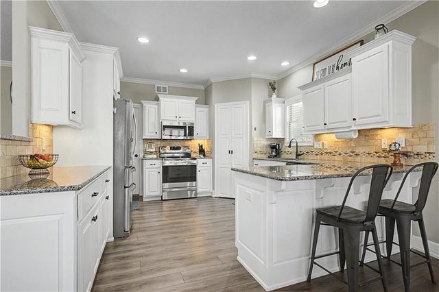 2315 NW Hedgewood Drive, Grain Valley, MO 64029
