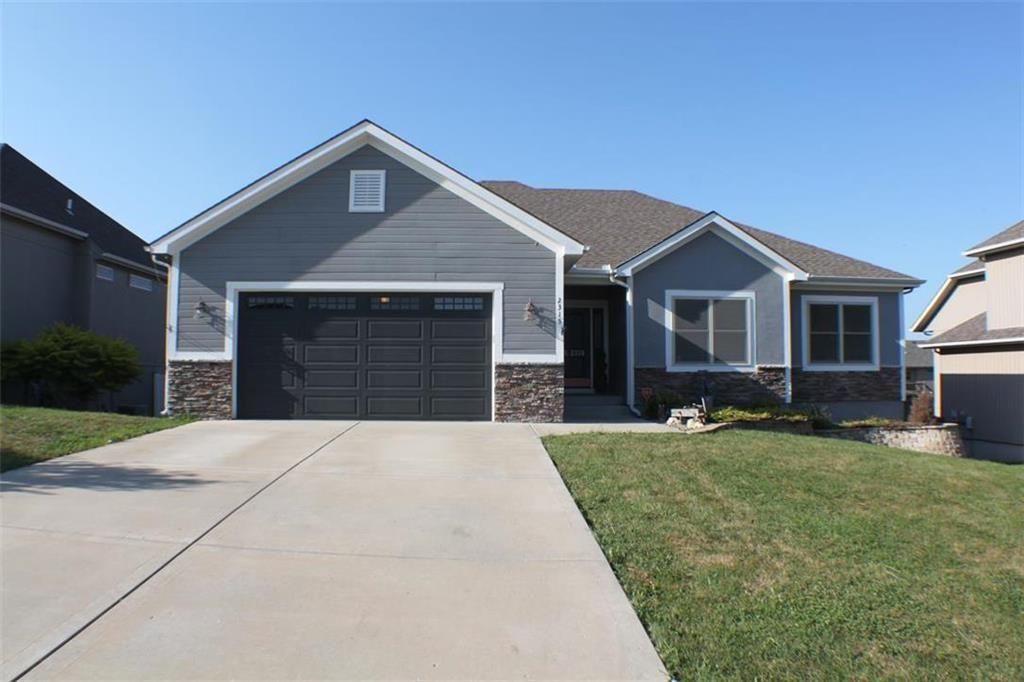 2315 NW Hedgewood Drive, Grain Valley, MO 64029