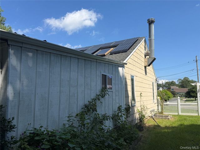 4 Sandy Court, Deer Park, NY 11729