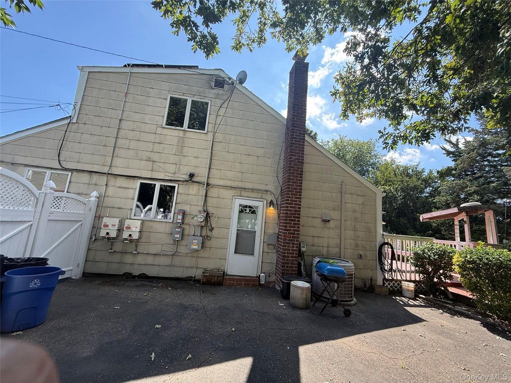 4 Sandy Court, Deer Park, NY 11729 — photo 4