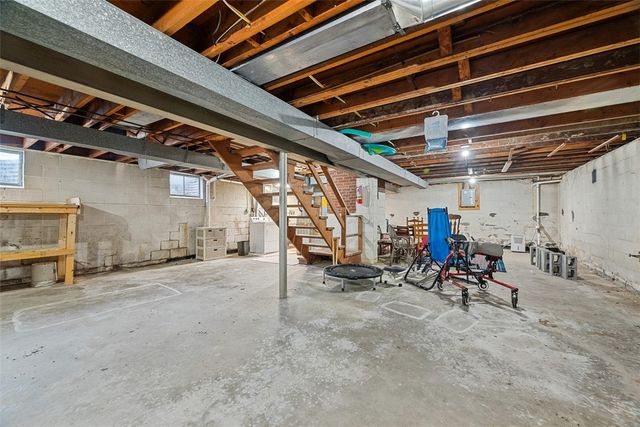 104 Meadow Rd, Shaler, PA 15116