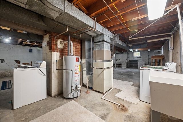 104 Meadow Rd, Shaler, PA 15116