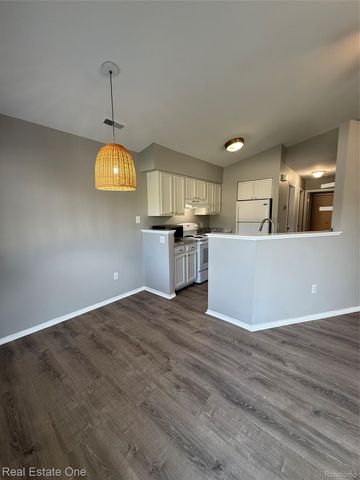 403 Water Tower Circle 92, Brighton, MI 48116