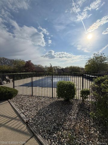 403 Water Tower Circle 92, Brighton, MI 48116