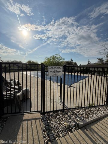 403 Water Tower Circle 92, Brighton, MI 48116