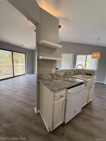 403 Water Tower Circle 92, Brighton, MI 48116