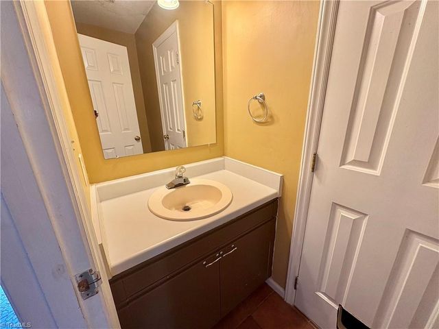 3934 New Garden Park, Greensboro, NC 27410