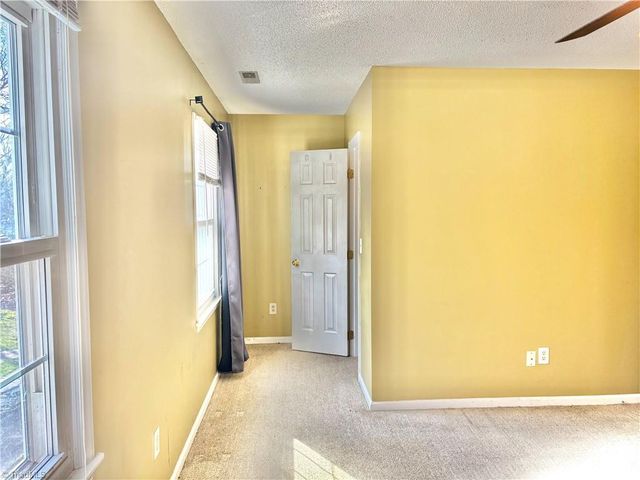 3934 New Garden Park, Greensboro, NC 27410