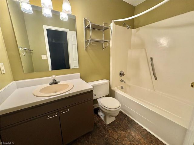 3934 New Garden Park, Greensboro, NC 27410